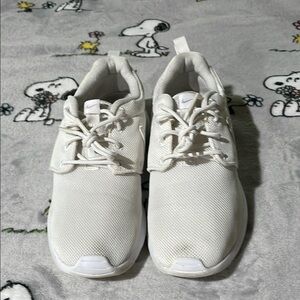 Nike White Roshe